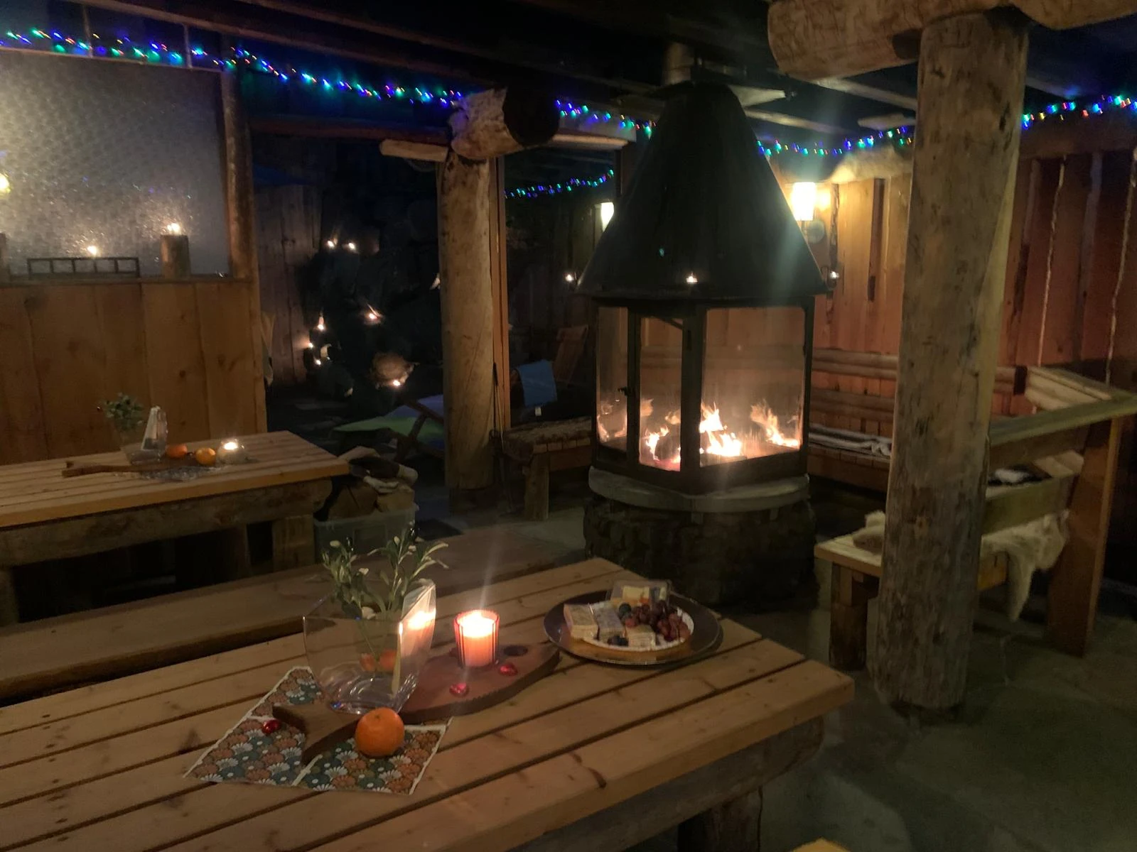 Glaskamin in der Kelo-Bar